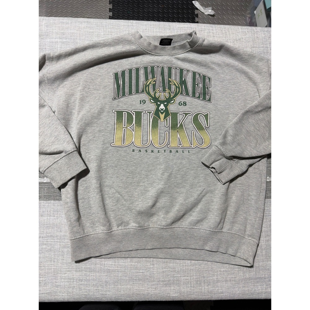 NBA Milwaukee Bucks Basketball Graphic Crewneck Sweatshirt Gray Womens Medium